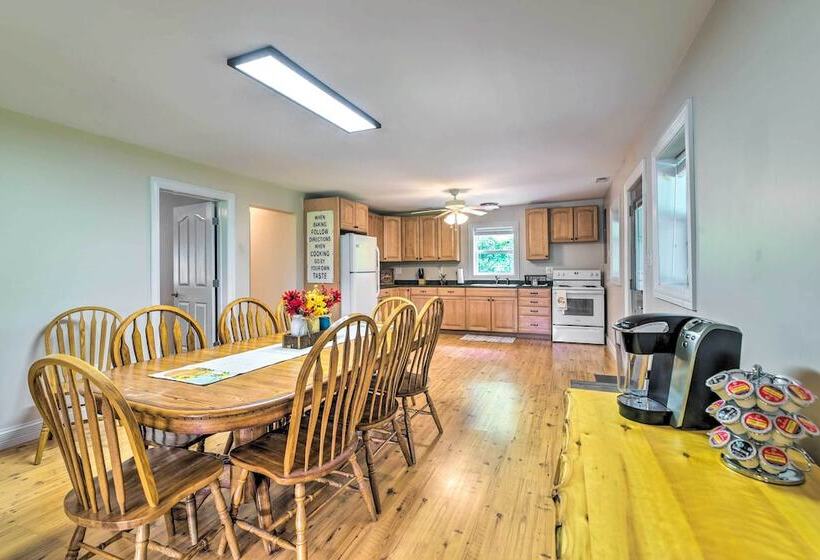 Secluded Brownsville Cabin W/ Deck & Fire Pit