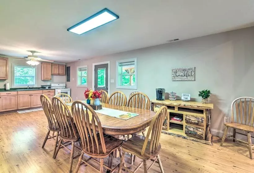 Secluded Brownsville Cabin W/ Deck & Fire Pit