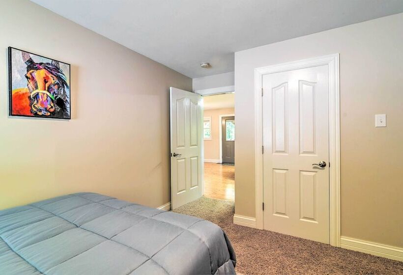 Secluded Brownsville Cabin W/ Deck & Fire Pit