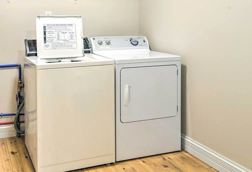 Secluded Brownsville Cabin W/ Deck & Fire Pit