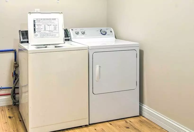 Secluded Brownsville Cabin W/ Deck & Fire Pit