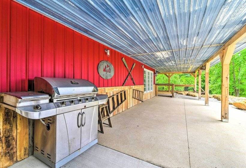 Secluded Brownsville Cabin W/ Deck & Fire Pit