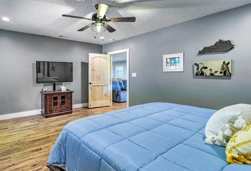 Secluded Brownsville Cabin W/ Deck & Fire Pit