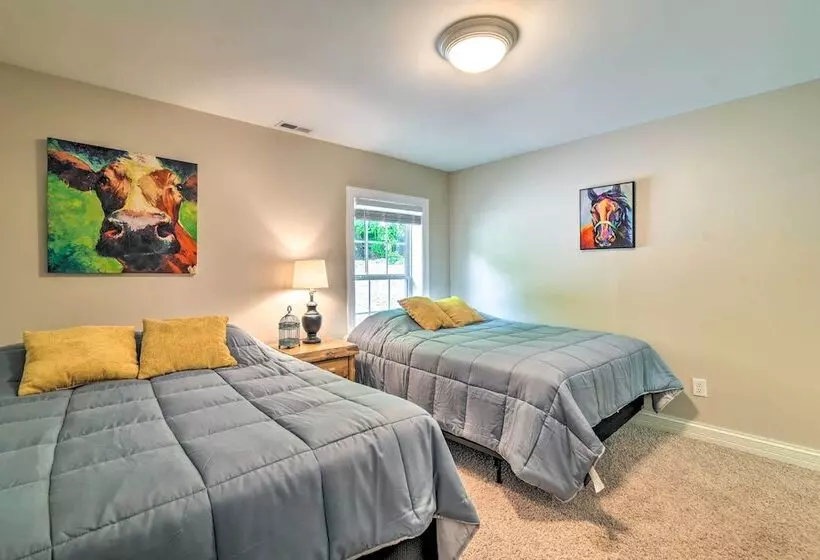 Secluded Brownsville Cabin W/ Deck & Fire Pit