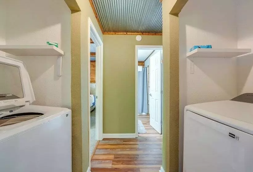 Secluded Table Rock Lake/branson Cabin W/ Hot Tub!