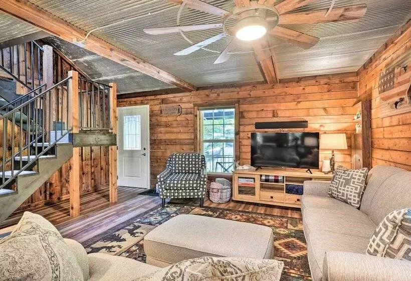 Secluded Table Rock Lake/branson Cabin W/ Hot Tub!