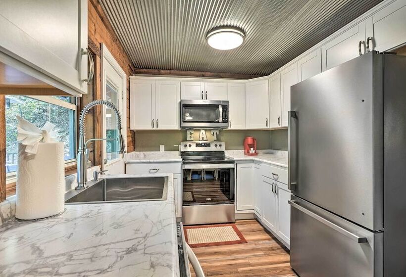 Secluded Table Rock Lake/branson Cabin W/ Hot Tub!