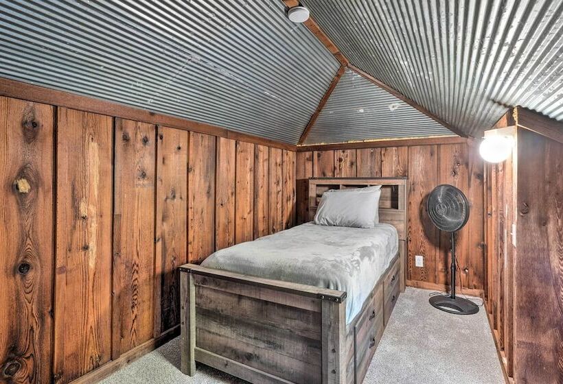 Secluded Table Rock Lake/branson Cabin W/ Hot Tub!