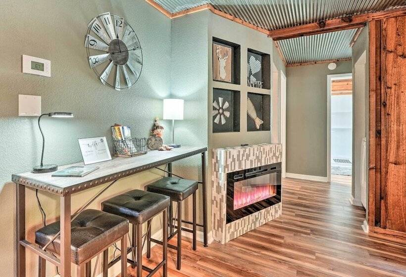 Secluded Table Rock Lake/branson Cabin W/ Hot Tub!