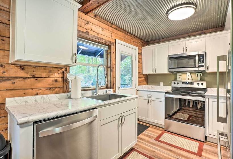 Secluded Table Rock Lake/branson Cabin W/ Hot Tub!