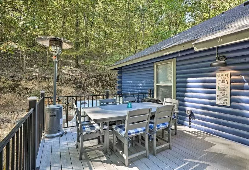 Secluded Table Rock Lake/branson Cabin W/ Hot Tub!