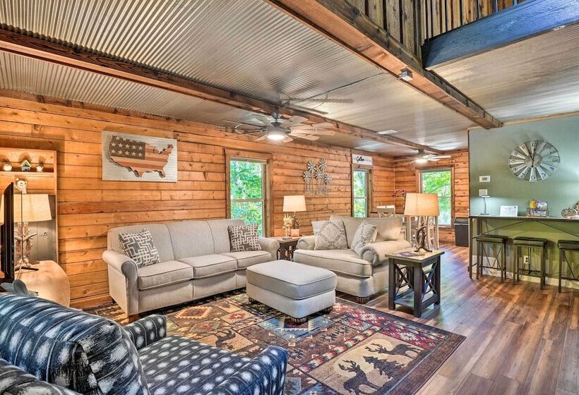 Secluded Table Rock Lake/branson Cabin W/ Hot Tub!