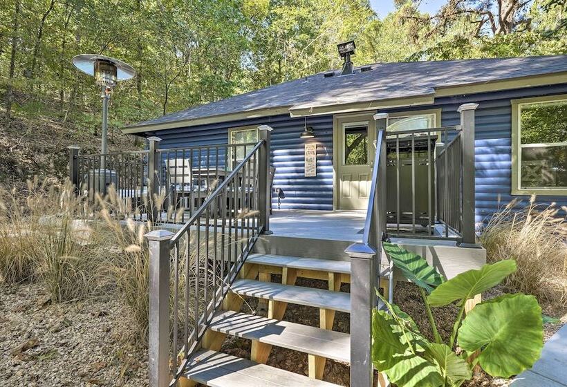 Secluded Table Rock Lake/branson Cabin W/ Hot Tub!