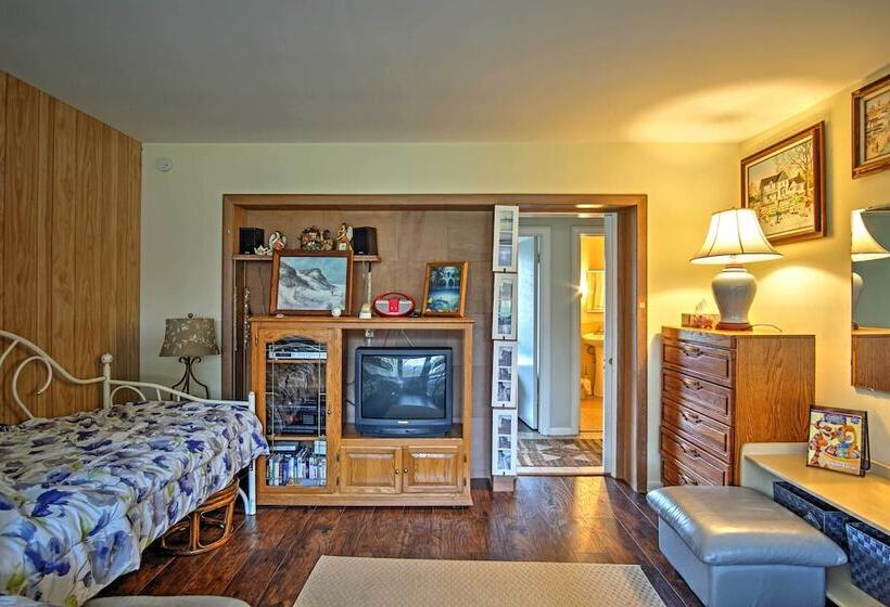 South Haven Home ~ 1 Mi To Lake Michigan!