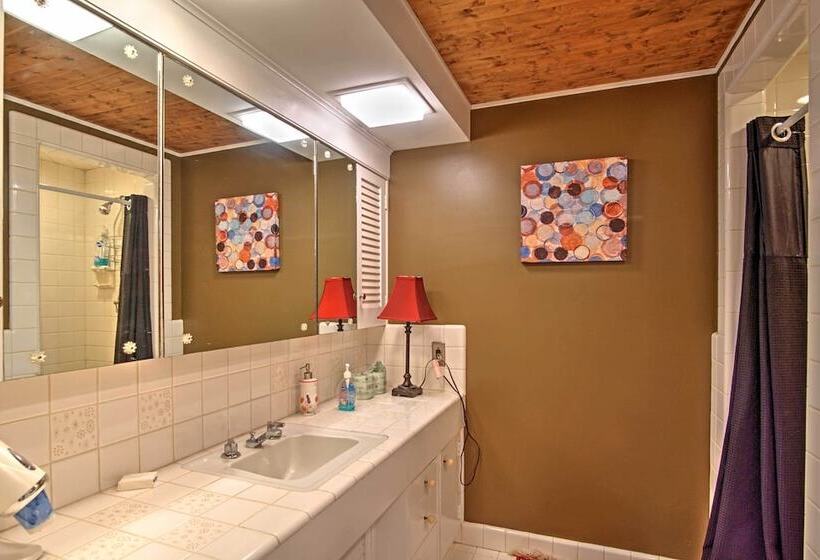 South Haven Home ~ 1 Mi To Lake Michigan!