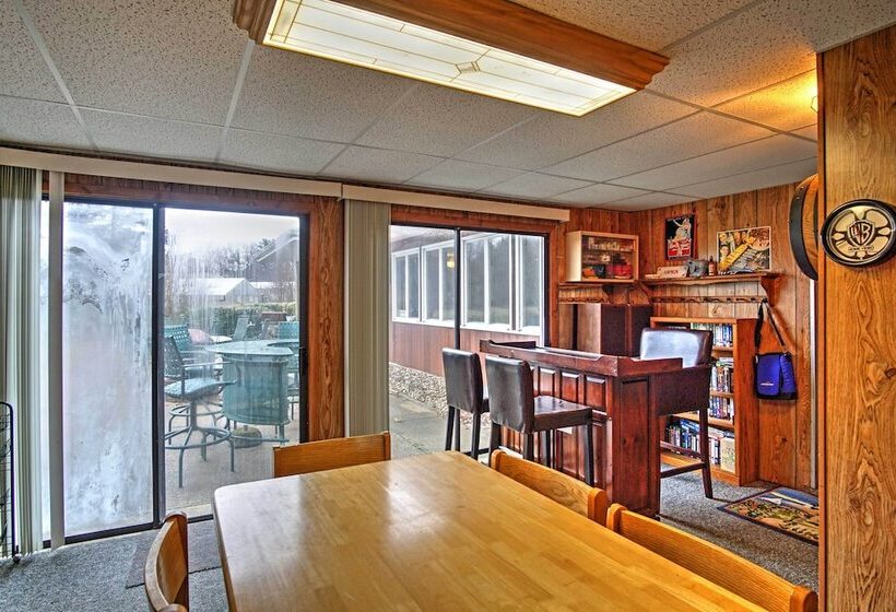 South Haven Home ~ 1 Mi To Lake Michigan!