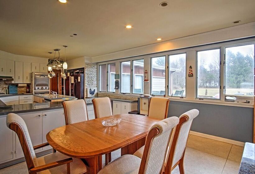 South Haven Home ~ 1 Mi To Lake Michigan!