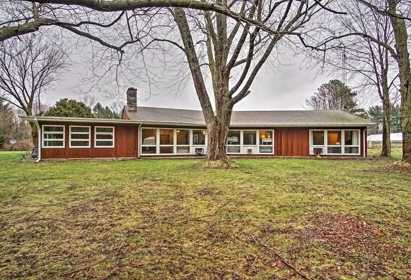 South Haven Home ~ 1 Mi To Lake Michigan!