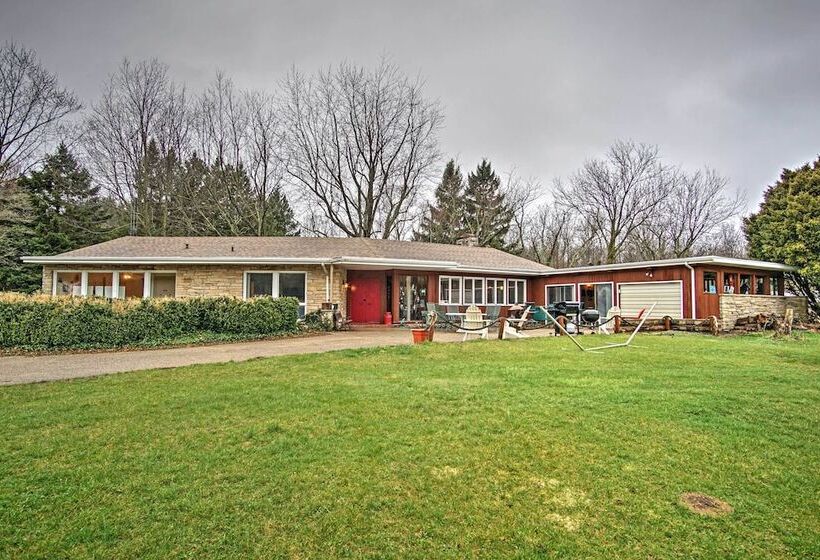 South Haven Home ~ 1 Mi To Lake Michigan!