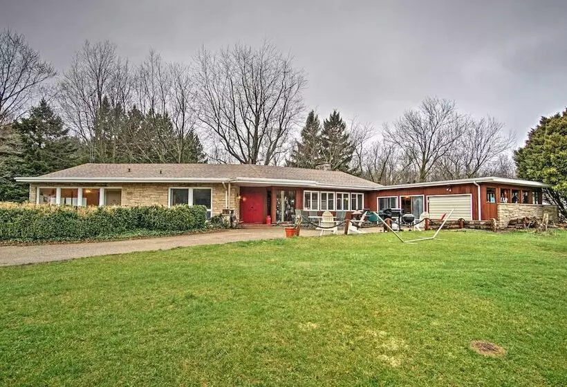 South Haven Home ~ 1 Mi To Lake Michigan!
