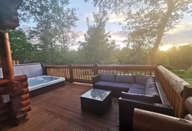 Starlight Log Cabin   With Hot Tub And Lake View