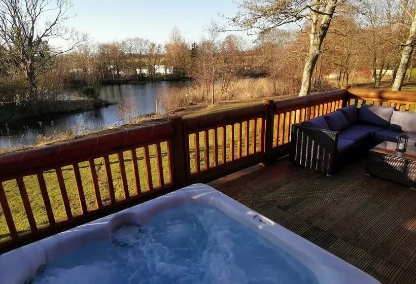 Starlight Log Cabin   With Hot Tub And Lake View