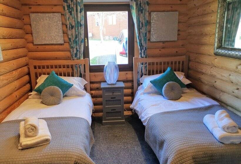 Starlight Log Cabin With Hot Tub And Lake View