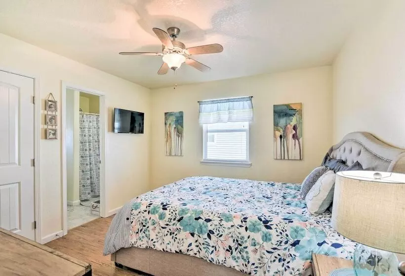 Surfside Beach House W/ Scenic Ocean Views & Deck!