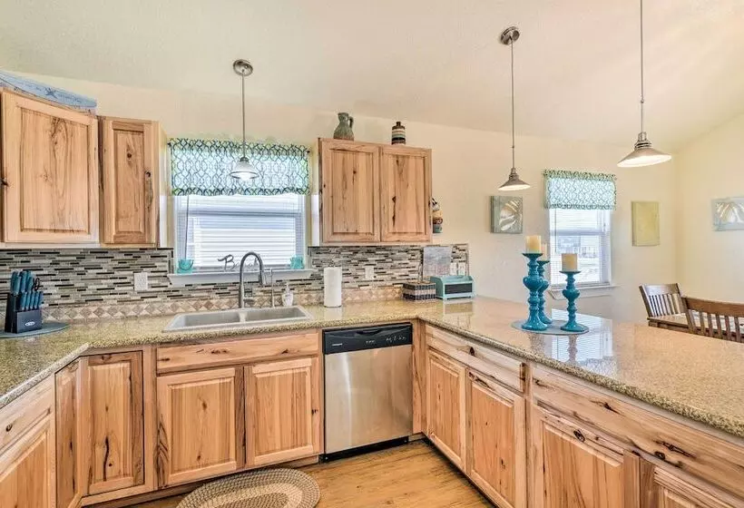 Surfside Beach House W/ Scenic Ocean Views & Deck!