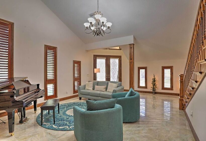 The Peacock Farm Largo Home + Outdoor Oasis!