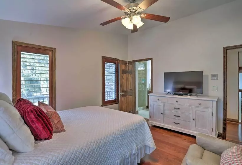 The Peacock Farm Largo Home + Outdoor Oasis!