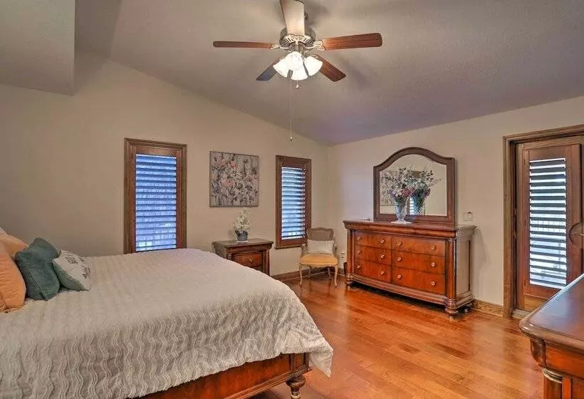 The Peacock Farm Largo Home + Outdoor Oasis!