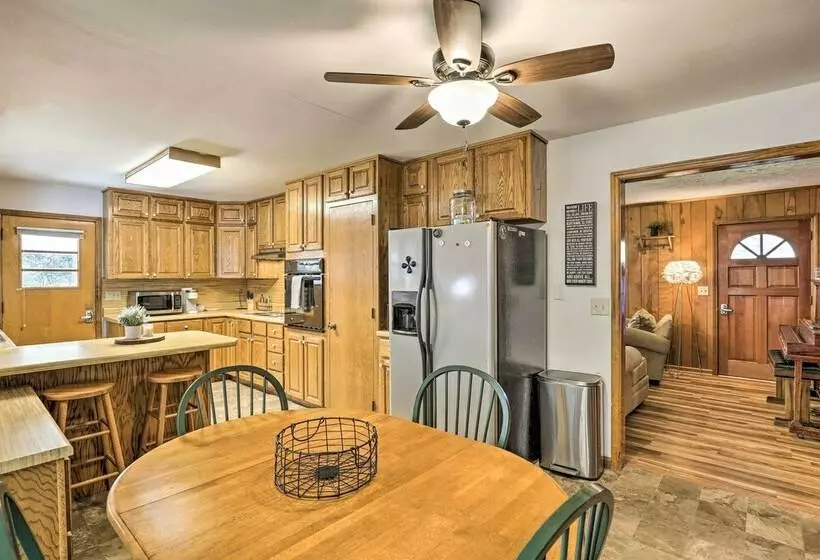 Blue Ridge Mountain Escape W/ Hot Tub, Grill!