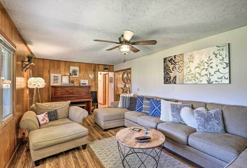 Blue Ridge Mountain Escape W/ Hot Tub, Grill!