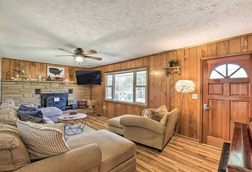 Blue Ridge Mountain Escape W/ Hot Tub, Grill!