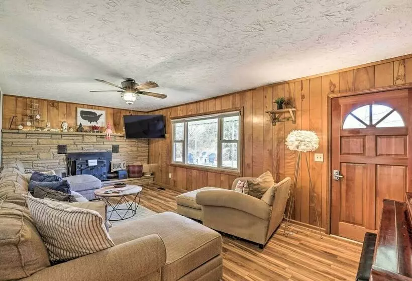 Blue Ridge Mountain Escape W/ Hot Tub, Grill!