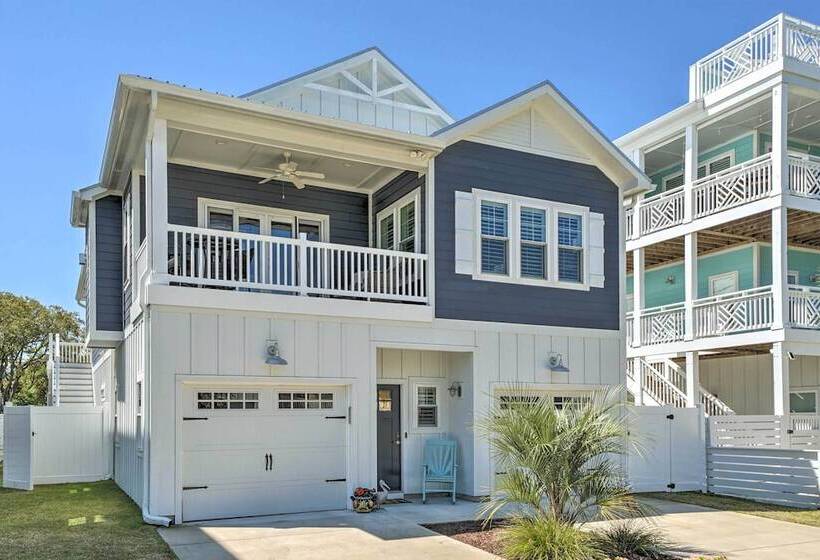 Bright Coastal Abode With Porch & Beach Access!