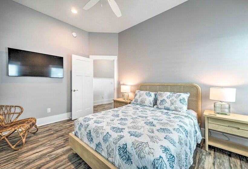 Bright Coastal Abode With Porch & Beach Access!