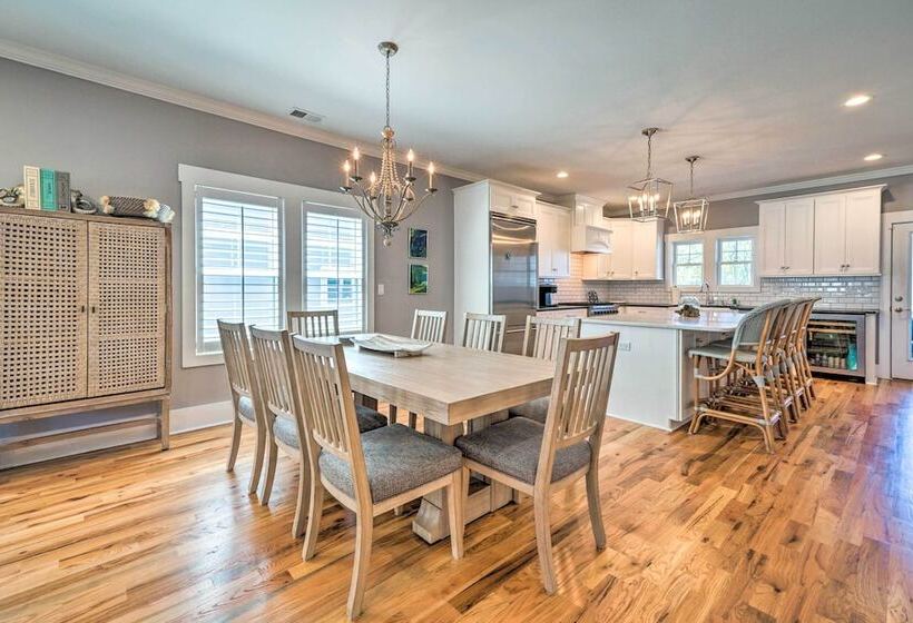 Bright Coastal Abode With Porch & Beach Access!