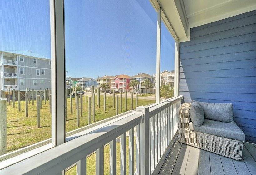 Bright Coastal Abode With Porch & Beach Access!