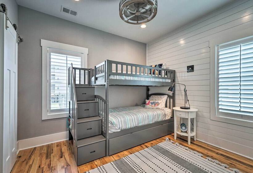 Bright Coastal Abode With Porch & Beach Access!