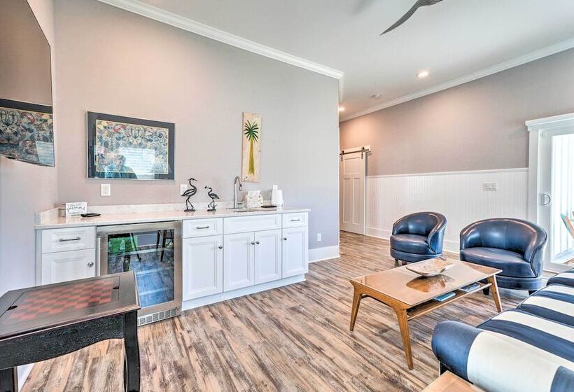 Bright Coastal Abode With Porch & Beach Access!