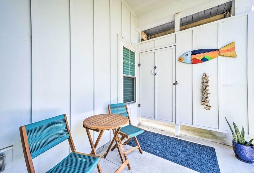Bright Coastal Abode With Porch & Beach Access!