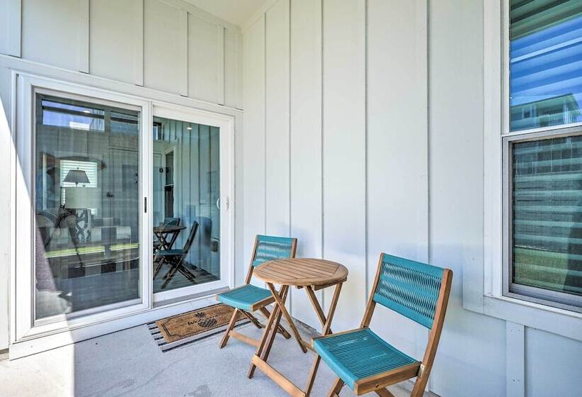 Bright Coastal Abode With Porch & Beach Access!