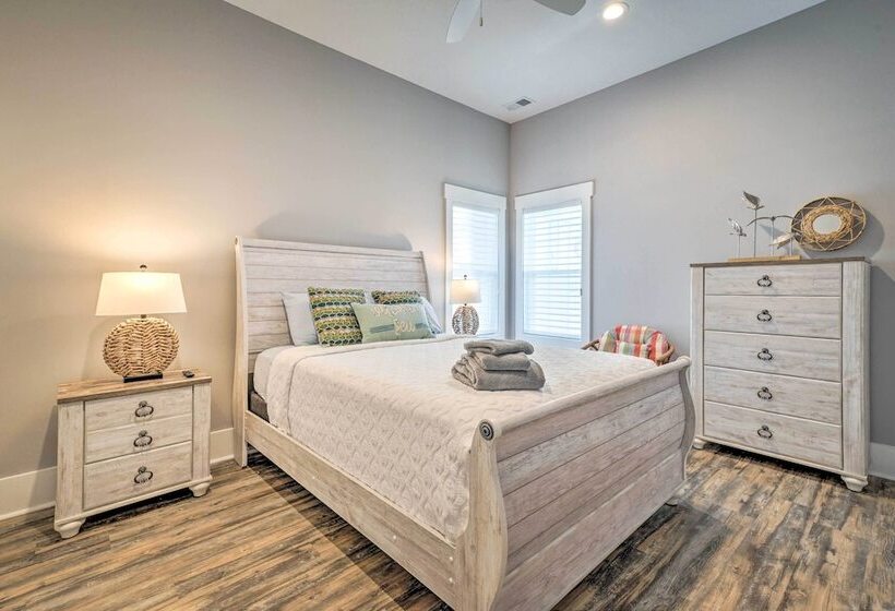 Bright Coastal Abode With Porch & Beach Access!