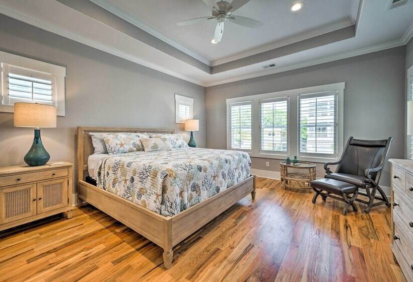 Bright Coastal Abode With Porch & Beach Access!