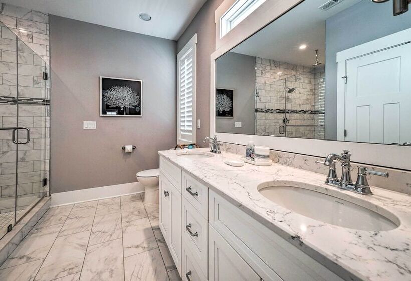 Bright Coastal Abode With Porch & Beach Access!