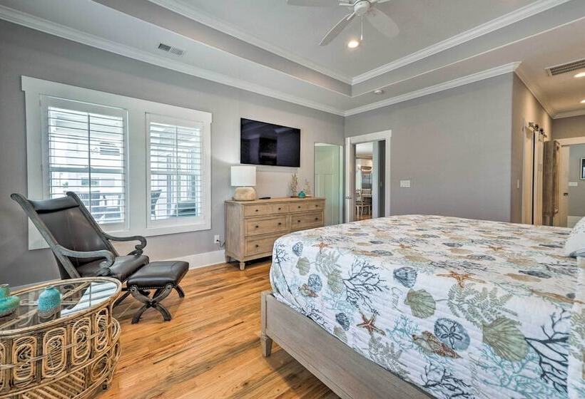 Bright Coastal Abode With Porch & Beach Access!