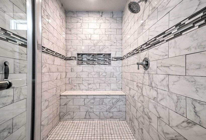 Bright Coastal Abode With Porch & Beach Access!