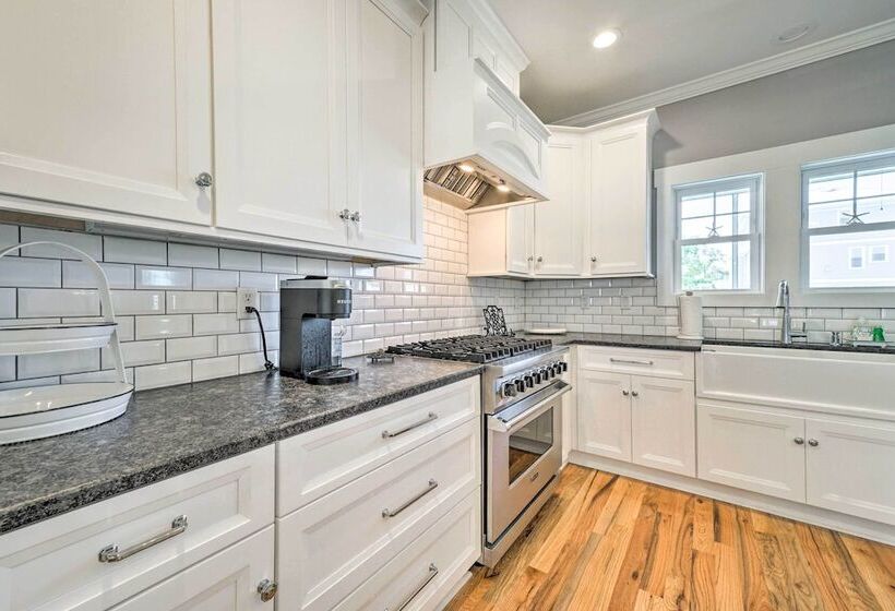 Bright Coastal Abode With Porch & Beach Access!